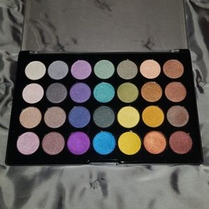 BH Cosmetics - Foil Eyes 28 Color Eyeshadow Palette